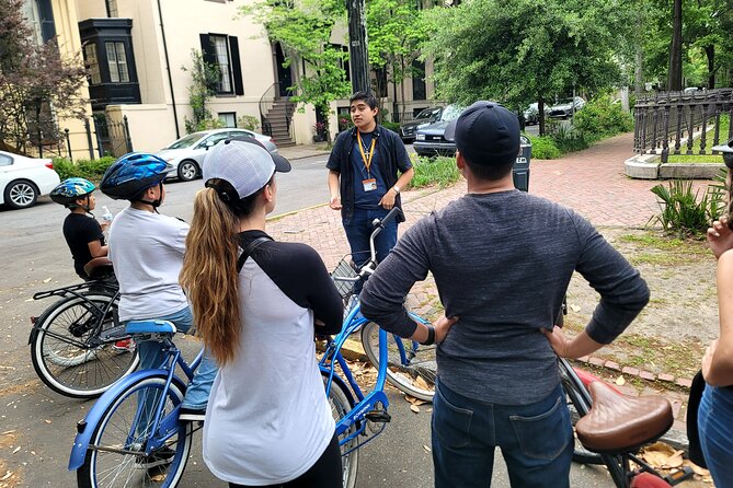 2-Hour Explore Savannah Bike Tour - Johnson Square explains the city plan