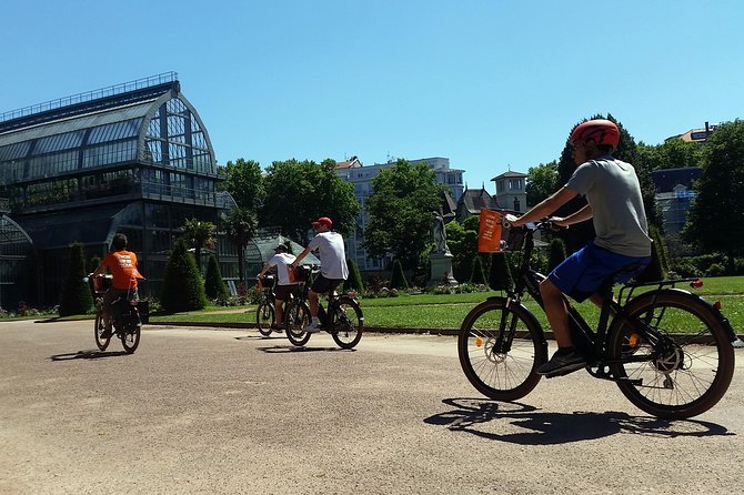 2h - Electric Bike Tour of Lyon with a Local Guide - Lyon Cathedral and the Old Town
