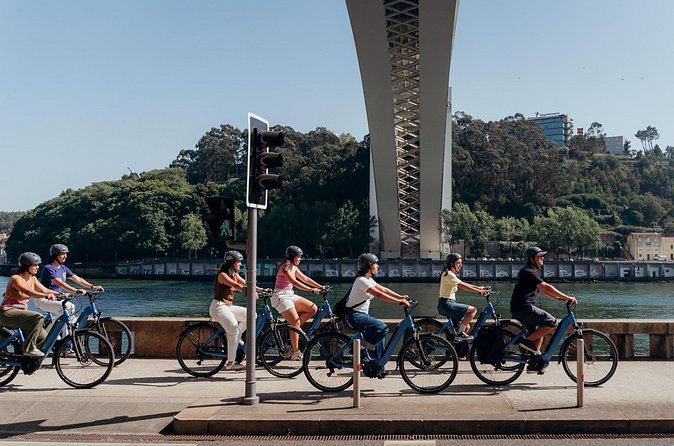 3-Hour Porto Highlights on a Electric Bike Guided Tour - Central Porto unfolds from Galerias to Aliados