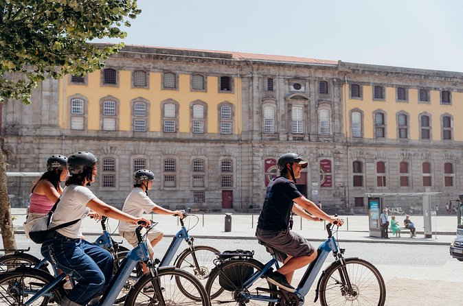 3-Hour Porto Highlights on a Electric Bike Guided Tour - São Bento Station rewards a proper pause
