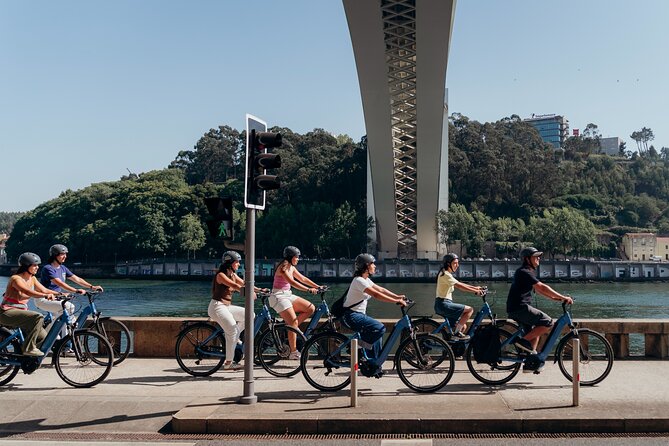 3-Hour Porto Highlights on a Electric Bike Guided Tour - What the guide adds to the ride