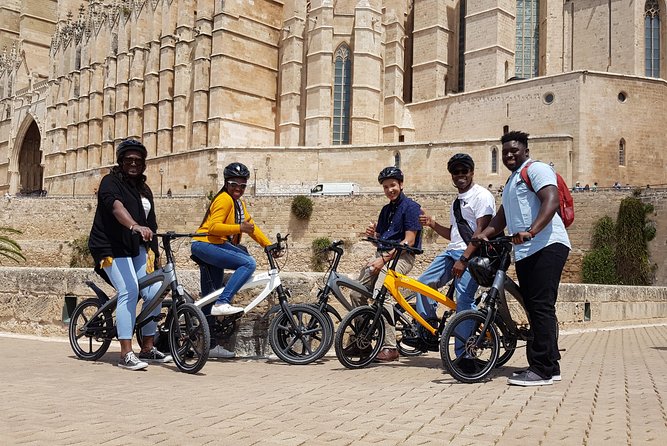 3 Hours E-Bike Tour in Palma - Guides, pacing, and group size