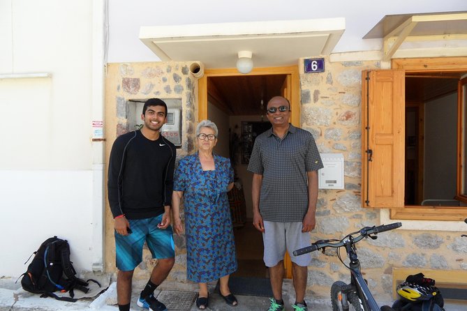 3in1; Cycling, sightseeing, tasting - Starting beside the harbor and old town