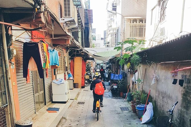 4-Hour Morning Cycling City Tour (incl. breakfast) - Presidential Office Building and the layers of Taiwan’s past