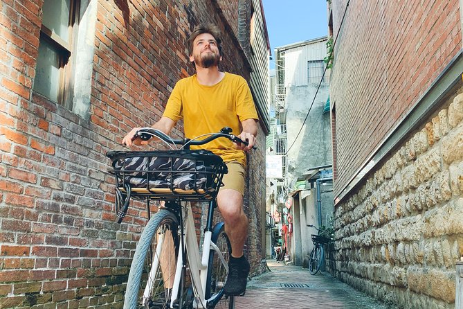 4-Hour Morning Cycling City Tour (incl. breakfast) - Longshan Temple and the energy of old Taipei