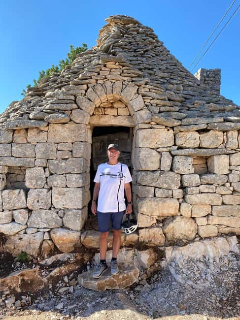 Alberobello: Guided e-bike tour + mill & donkey farm - Meeting the donkeys up close