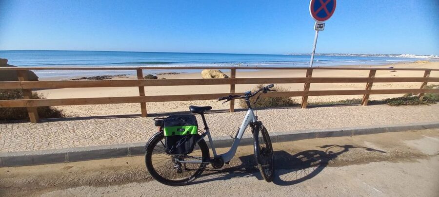 Albufeira: 4 or 8 - hour E-bike Rental with Hotel Delivery - What the city hybrid e-bike can handle