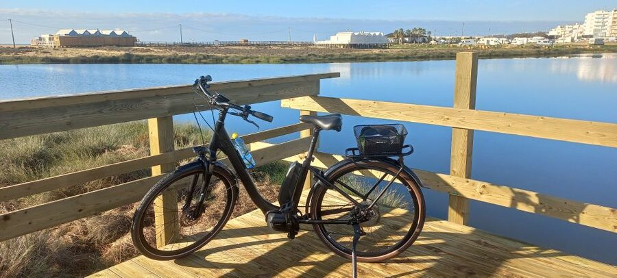 Albufeira: 4 or 8 - hour E-bike Rental with Hotel Delivery - Following the coast toward Galé and Salgados
