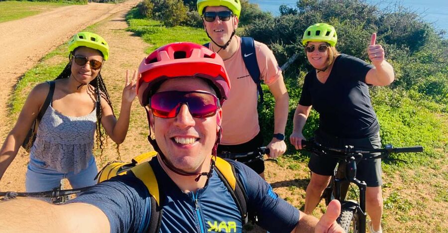 Algarve: Lagos Sightseeing guided Tour with e-bikes - What the guide adds to the ride