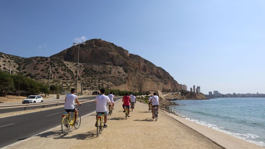 Alicante: Calas and Beaches E-Bike Tour with Snorkeling - The guides and the feel of the group