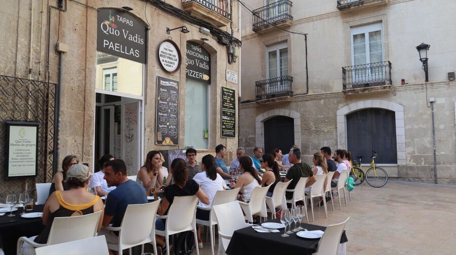 Alicante: Guided Tapas Tour by Bike with Tastings - Why a bike works well in Alicante