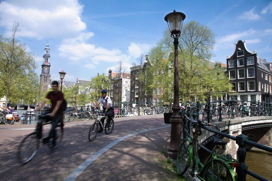 Amsterdam: 3-Hour Private Bike Tour of the City Center - From Oosterdokskade to the Canal Belt