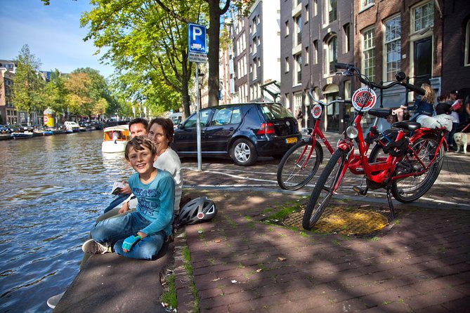 Amsterdam: Bike Rental - What comes with the rental