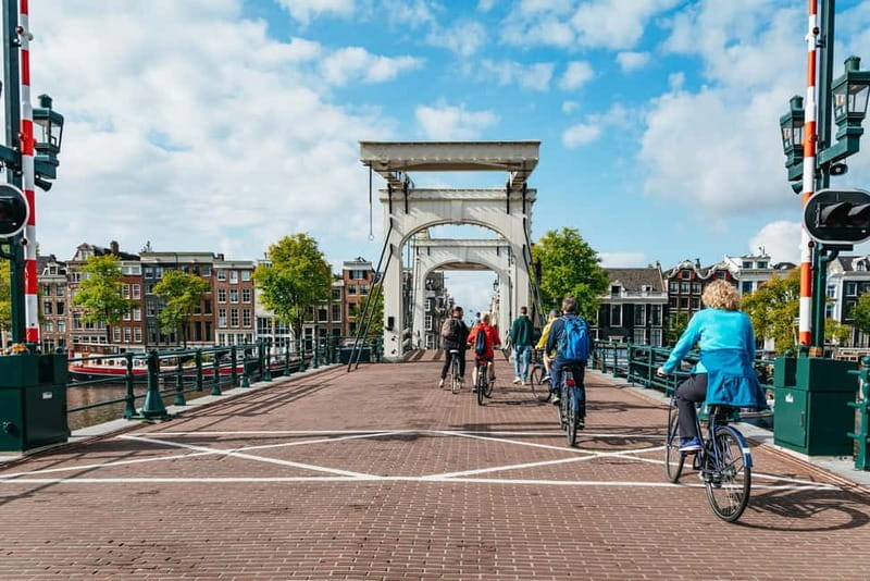 Amsterdam Bike Tour in Small Group + Optional Canal Cruise - Magere Brug and the central canals