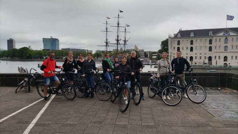 Amsterdam bike tour with a French-speaking guide local! - De Negen Straatjes and the canal belt