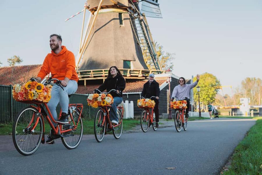 Amsterdam: Cheese Tasting, Windmill & Countryside Bike Tour - The farm stop at Dikhoeve Kaas