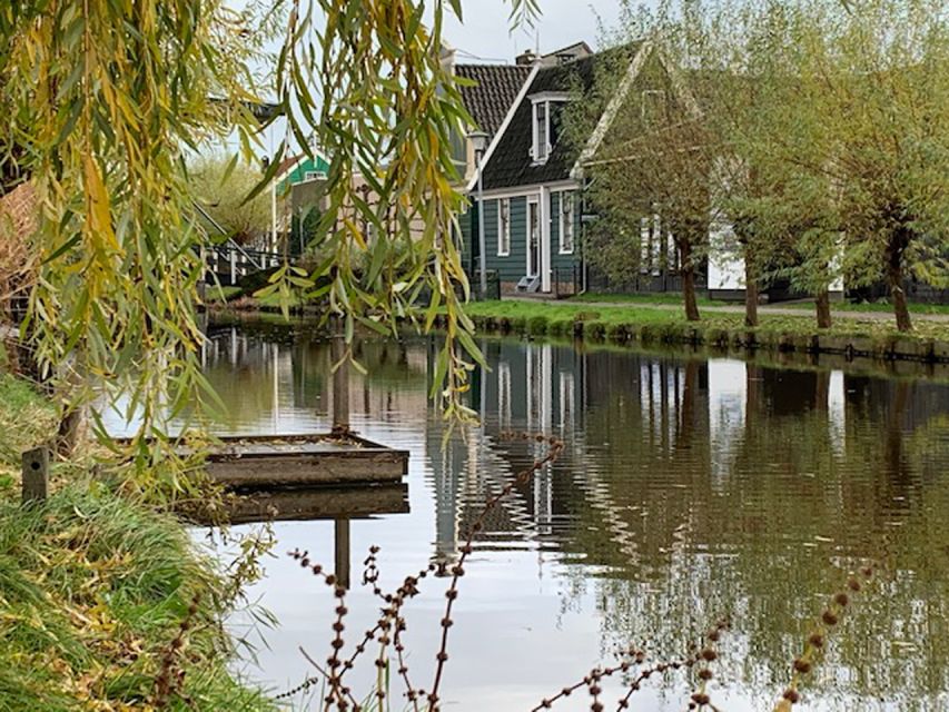 Amsterdam: Countryside Bike Tour and Zaanse Schans Windmills - Starting at Amsterdam Centraal and getting settled on the bike