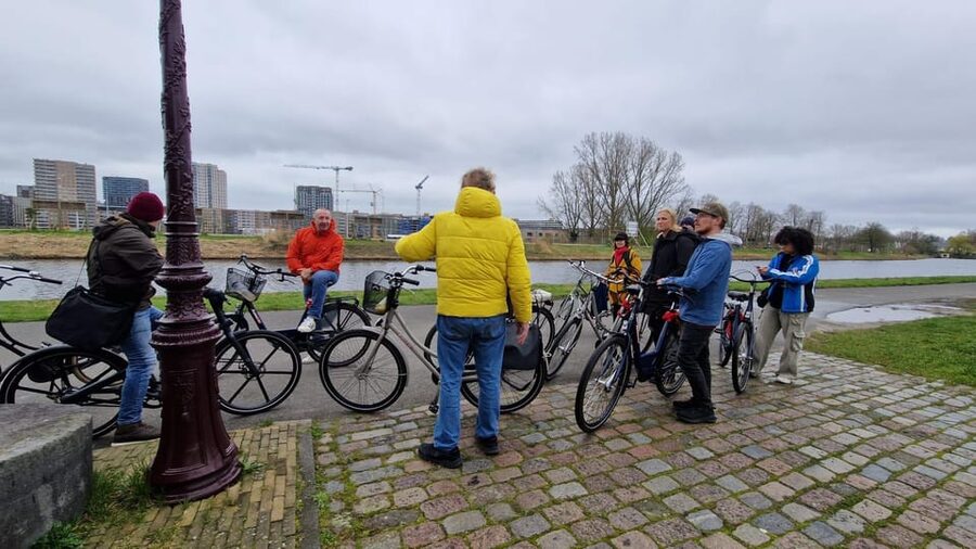 Amsterdam: Dutch Countryside E-Bike with Cheese & Clogs - Monnickendam adds a harbor town to the route