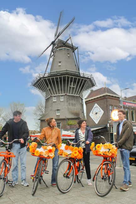 Amsterdam: E-Bike, Cheese, Windmill & Countryside Tour - Nieuwendammerdijk, where the city gives way to water and old homes