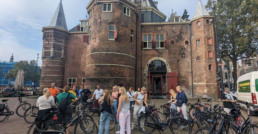 Amsterdam: Explore the City Highlights by Bike - Why a bicycle is the right introduction to Amsterdam