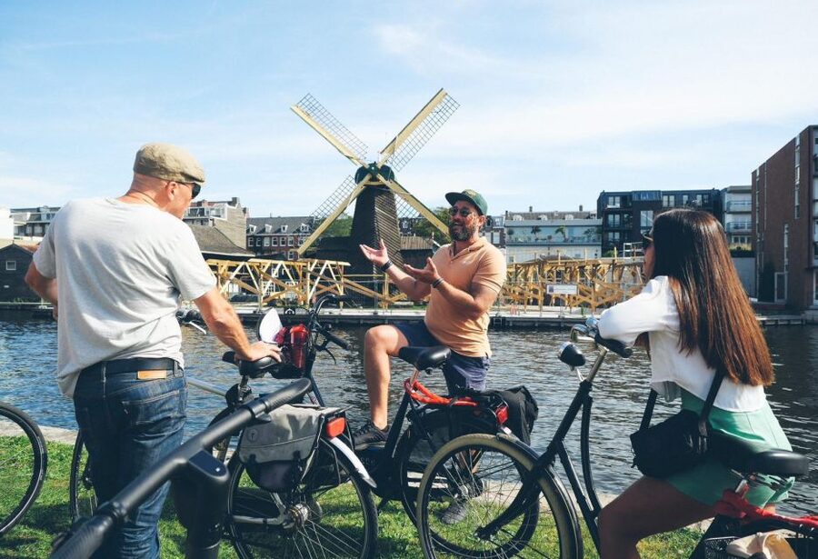 Amsterdam: Explore the City Highlights by Bike - Oosterdokseiland and Marineterrein: easing into the ride