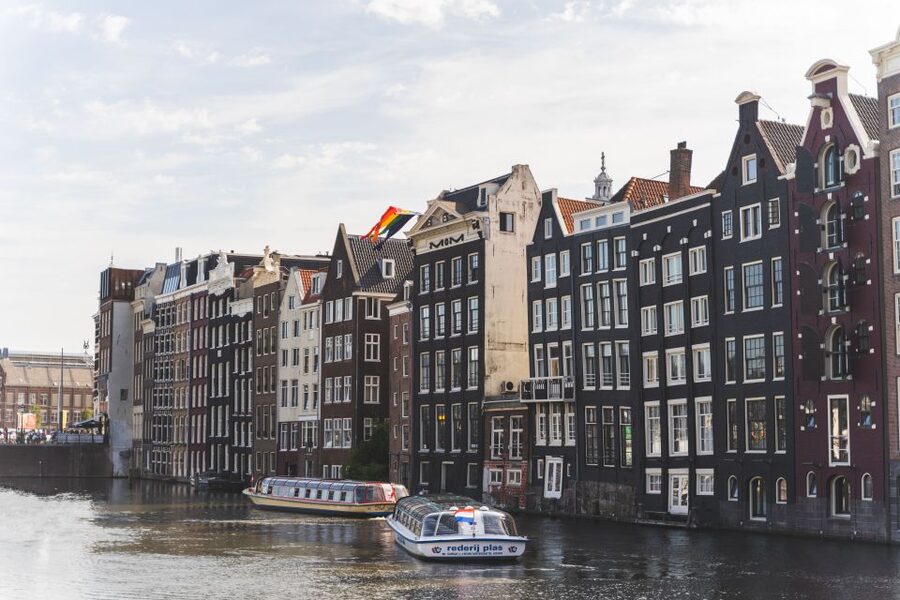 Amsterdam full day tour: Walking, Biking & Cruising - Why this one-day format works in Amsterdam