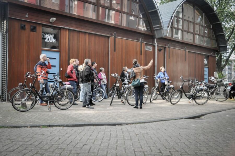 Amsterdam: Guided City Bike Tour in French - The Amstel and the Magere Brug