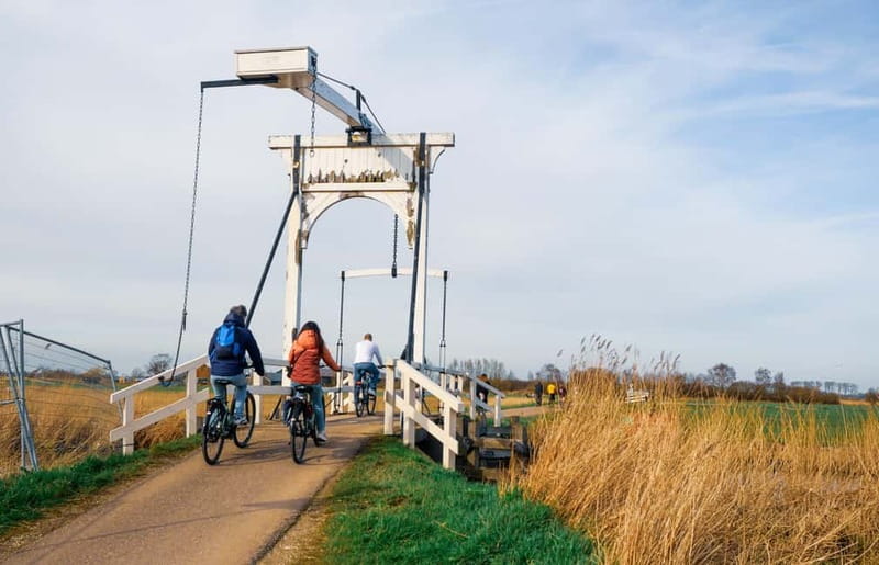 Amsterdam: Leisurely Windmill & Countryside Bike Ride - Zunderdorp and the smaller village feel