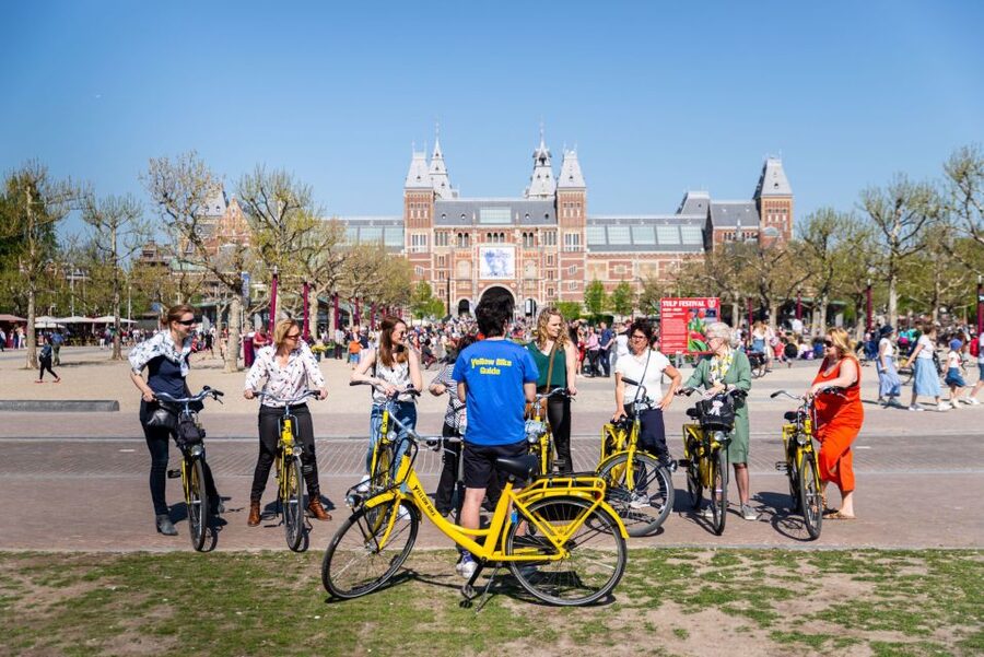 Amsterdam: Relaxed City Highlights Guided Bike Tour - Key points at a glance