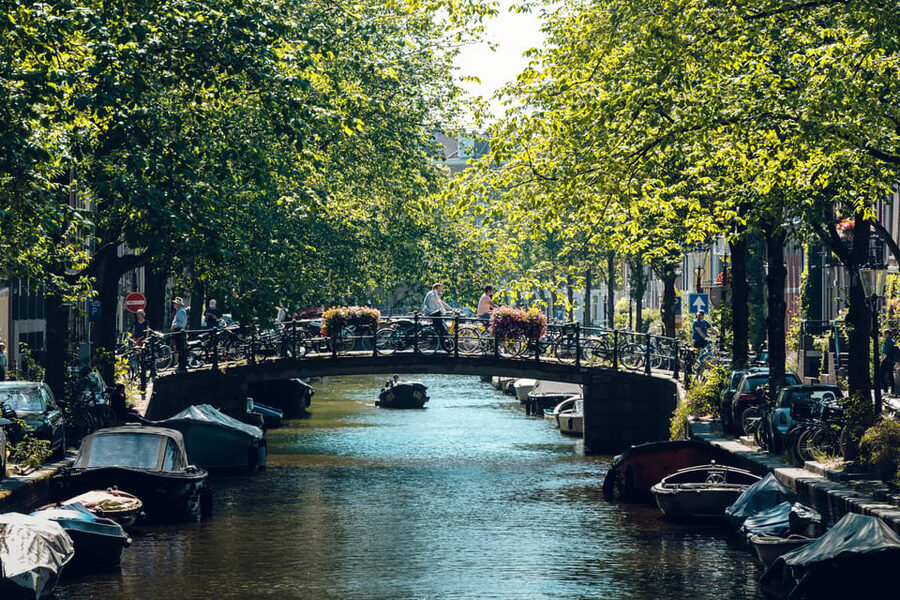 Amsterdam: Relaxed City Highlights Guided Bike Tour - A ride through Vondelpark