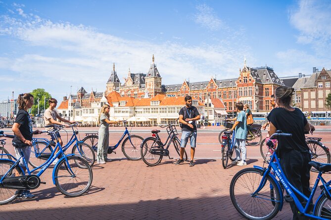 Amsterdam Small-Group Bike Tour With Canal Cruise, Drinks, Cheese - Why Amsterdam works so well by bike and boat