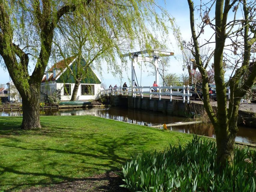 Amsterdam: Waterland District Countryside Villages Bike Tour - A 30-minute stop at Hotel-Cafe De Zwaan