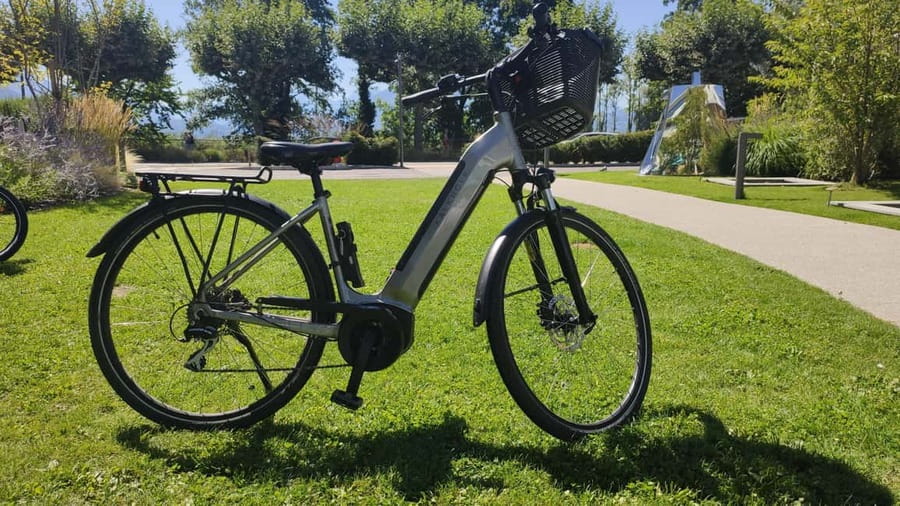 Annecy-le-Vieux, France: Electric and Classic Bike Rentals - How the $37 price works for a full day