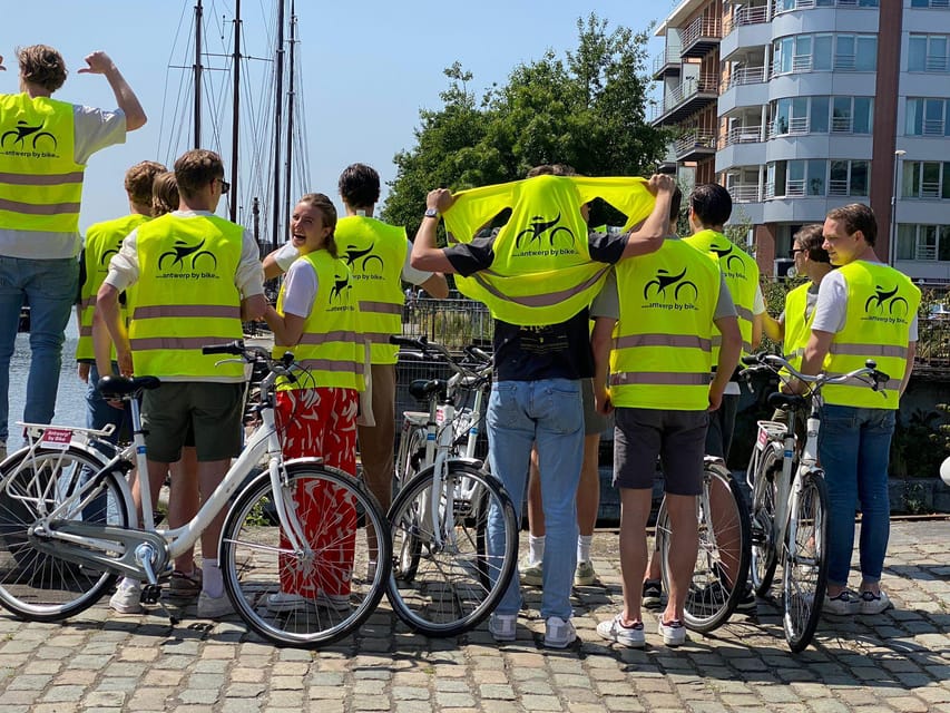 Antwerp: City Highlights Guided Bike Tour - Guides make the difference