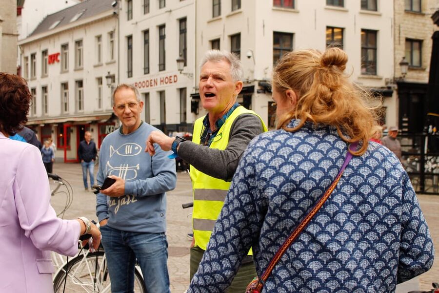 Antwerp: City Highlights Guided Bike Tour - Who should book this ride?