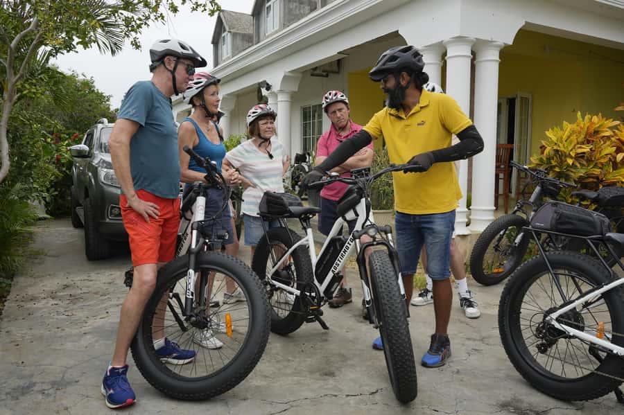 Authentic North East Coast E-bike Guided Tour - Local snacks and an authentic Mauritian lunch
