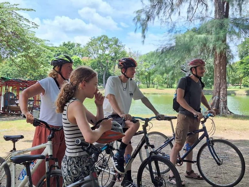 Ayutthaya: Colorful Slow Life Bicycle Tour with local guide. - Who should book this bicycle tour?