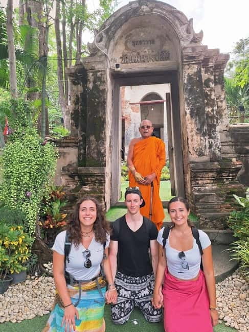 Ayutthaya: Colorful Slow Life Bicycle Tour with local guide. - Quiet lanes, abandoned temples, and local animals