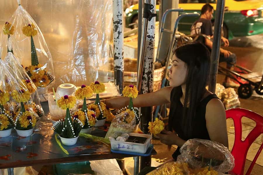 Bangkok at Sunset 5-Hour Bike Tour - Pak Klong Talad after dark