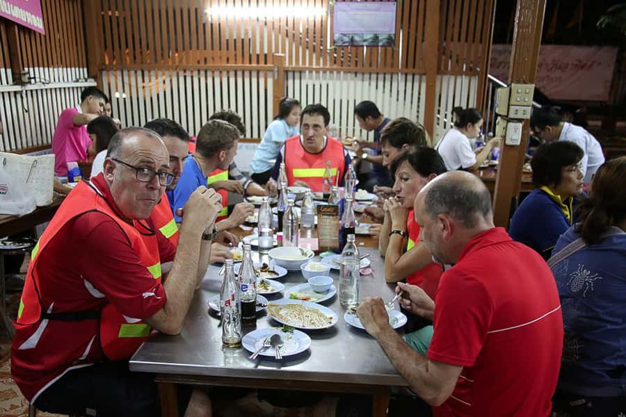 Bangkok at Sunset 5-Hour Bike Tour - Crossing to Thonburi and Klongsan Market