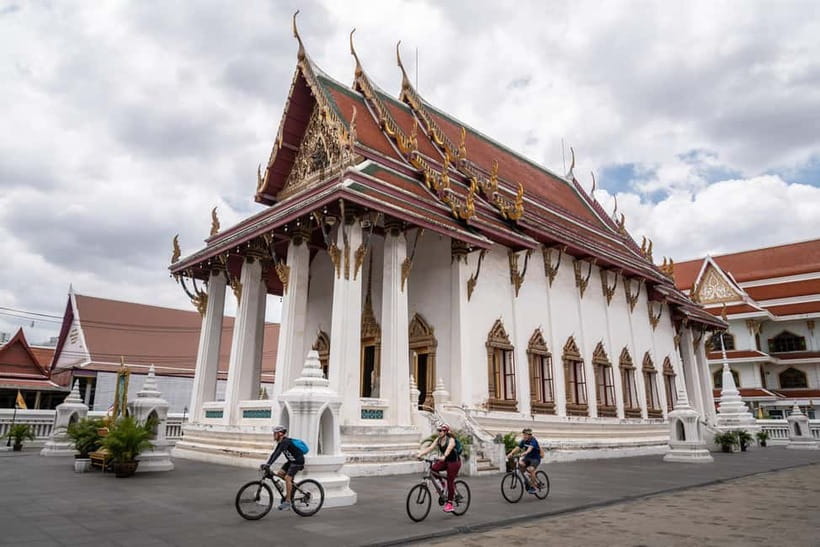 Bangkok: Backstreets and Historic Temples Bike Tour - Key points at a glance