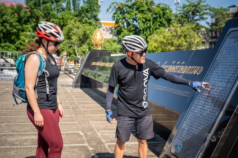 Bangkok: Backstreets and Historic Temples Bike Tour - Why this bike tour shows a different Bangkok