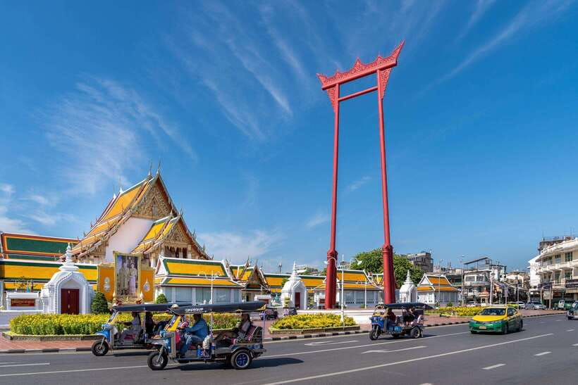 Bangkok: Backstreets and Historic Temples Bike Tour - The Grand Palace area without a palace visit