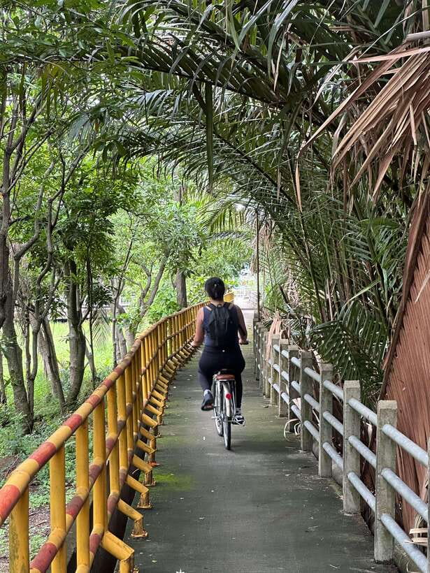 Bangkok: Bang Kachao Green Lung Bike Tour - A short kayak trip through the canals