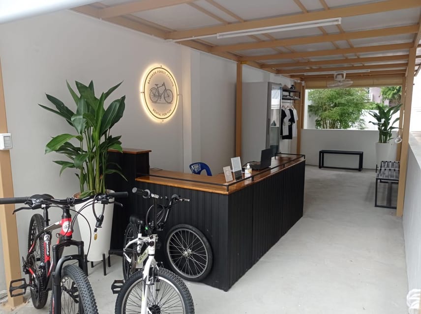 Bangkok Bicycle rental Benjakitti Park - Who will enjoy this park rental most?