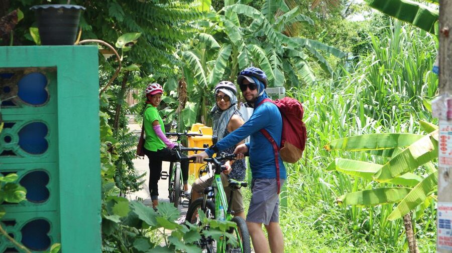 Bangkok: Bike and Canal Boat Tour with Lunch - Why this bike and canal tour shows you a different Bangkok