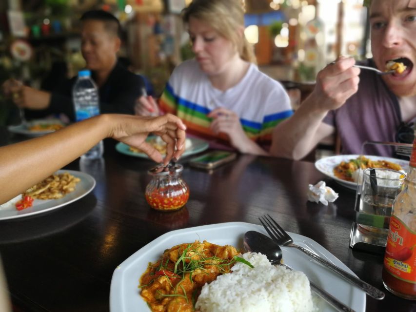 Bangkok: Bike and Canal Boat Tour with Lunch - Pedaling through Thonburi’s narrow neighborhood lanes