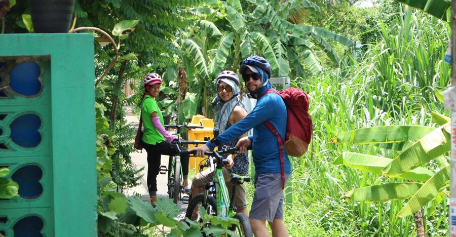 Bangkok: Bike and Canal Boat Tour with Lunch - Wat Paknam Phasi Charoen and the route’s major temple stop