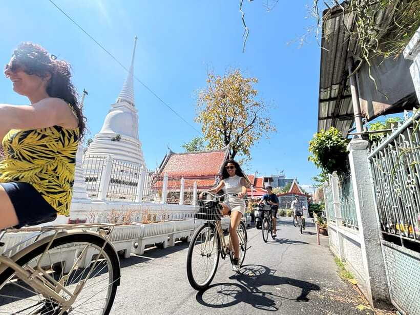 Bangkok: Bike, Boat & Food Tour in Thonburi - The Bangkok Yai canal cruise