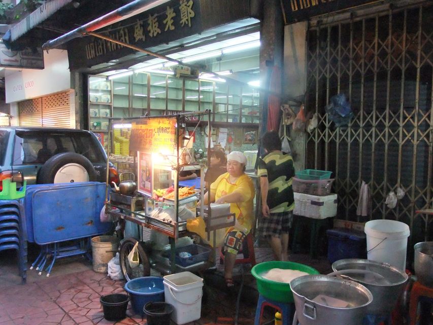 Bangkok by Night Cycling Tour with Street-food Meal - Thonburi’s quieter residential lanes